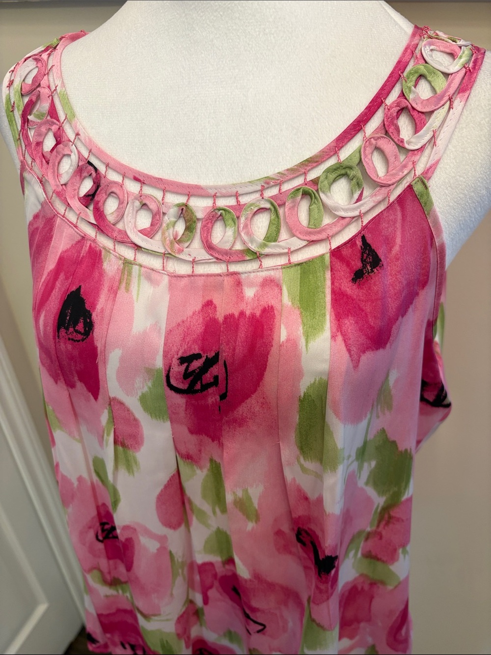 dressbarn Pink Floral Sleeveless Tank with Ring-Trim Neckline size Medium - Picture 2 of 11